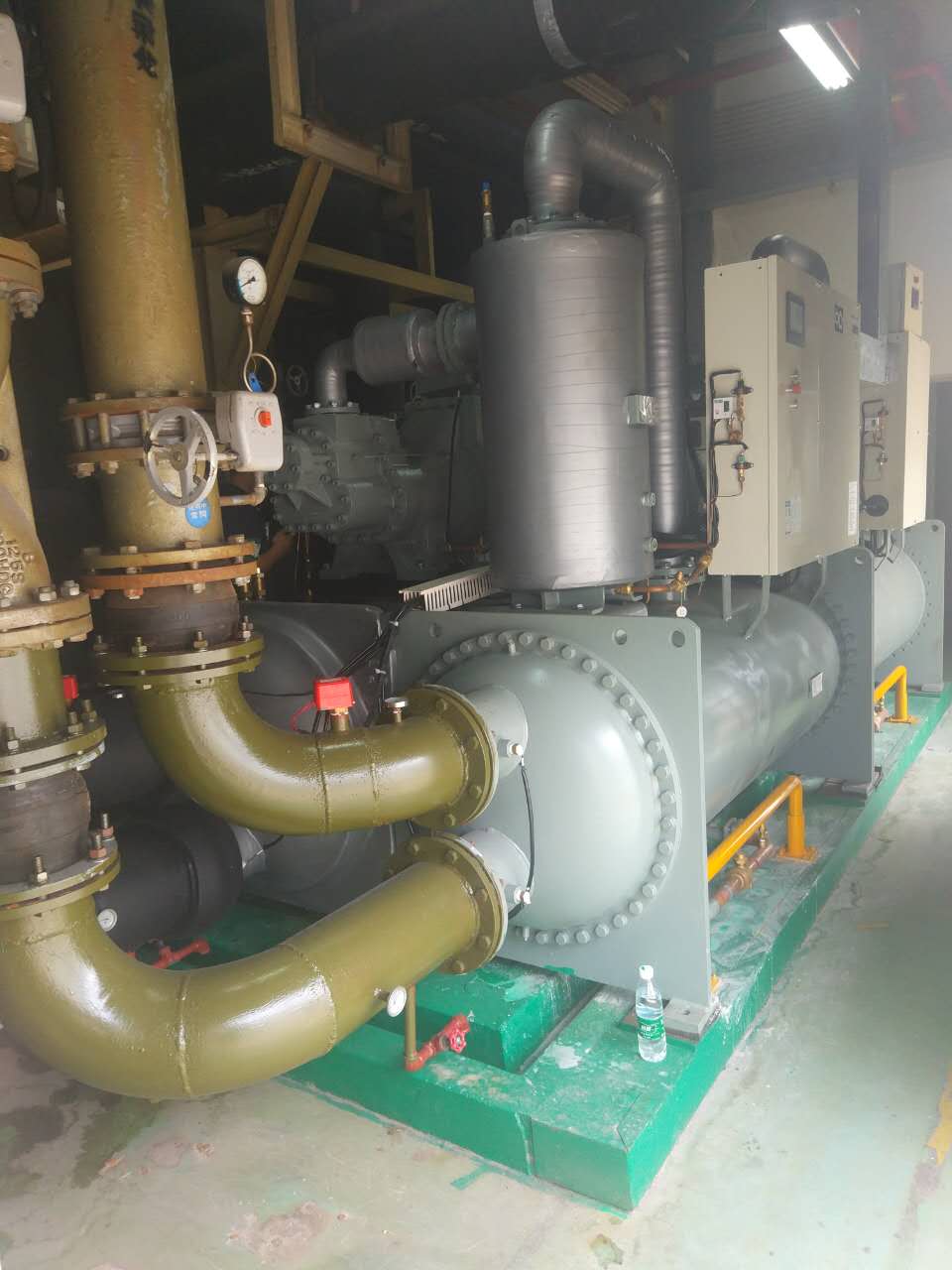 氟系統(tǒng)制冷機組進水，就這樣處理！